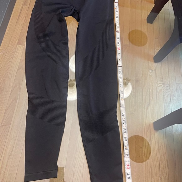 PINK Victoria's Secret Black Leggings - Picture 6 of 8